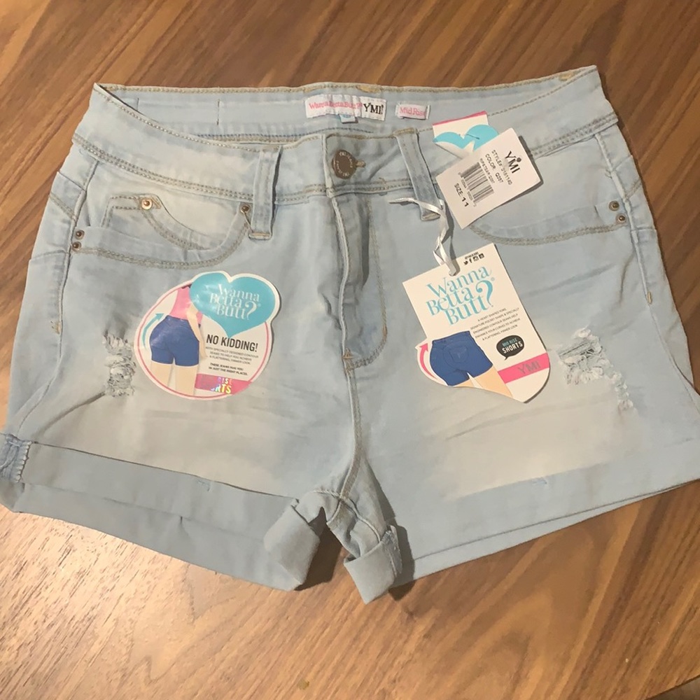 Wanna Betta Butt? MidRise shorts, Size 11 adult